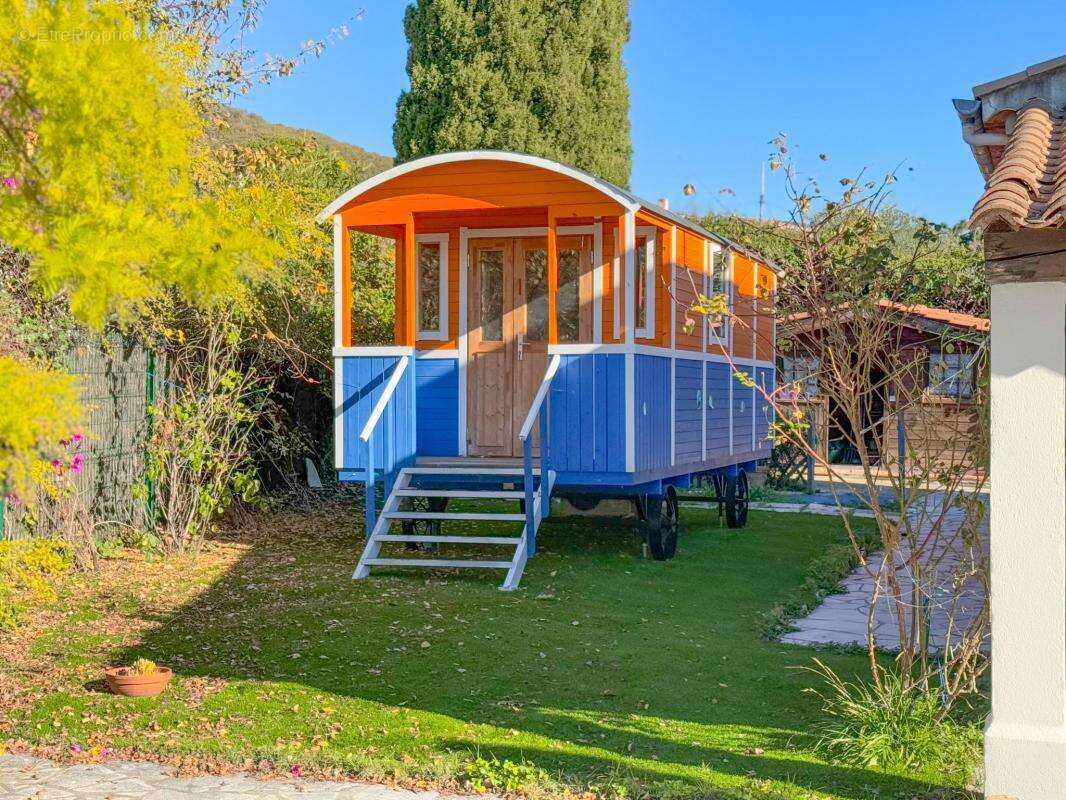 Maison à TOURRETTES-SUR-LOUP