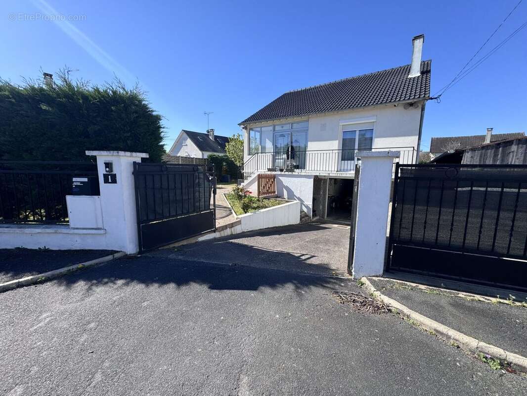 Maison à LE CHATELET-EN-BRIE