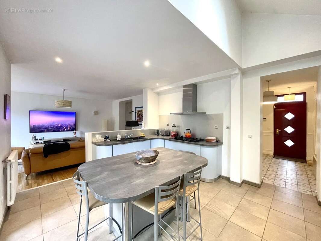 Maison à VERRIERES-LE-BUISSON