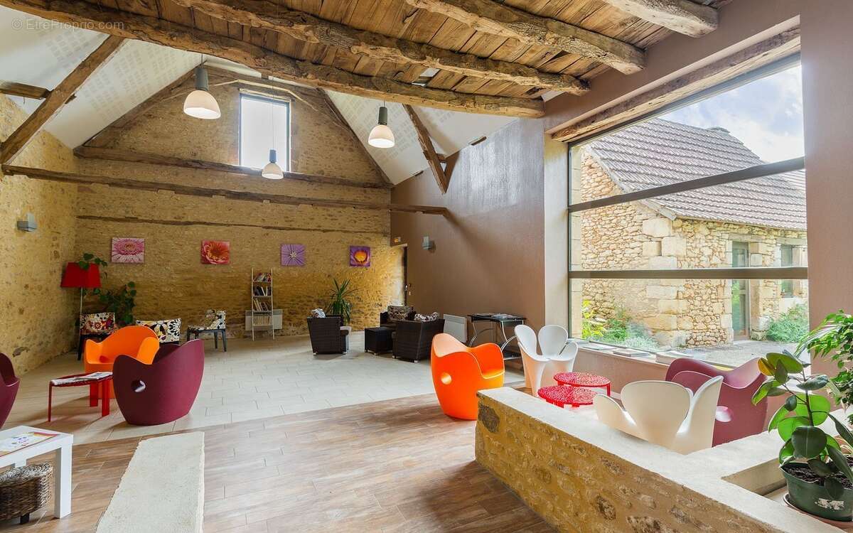 INVESTISSEMENT LOCATIF  Montignac-Lascaux  Résidence de Tourisme Les Bastides de Lascaux - 6,06% de rentabilité - photo 12