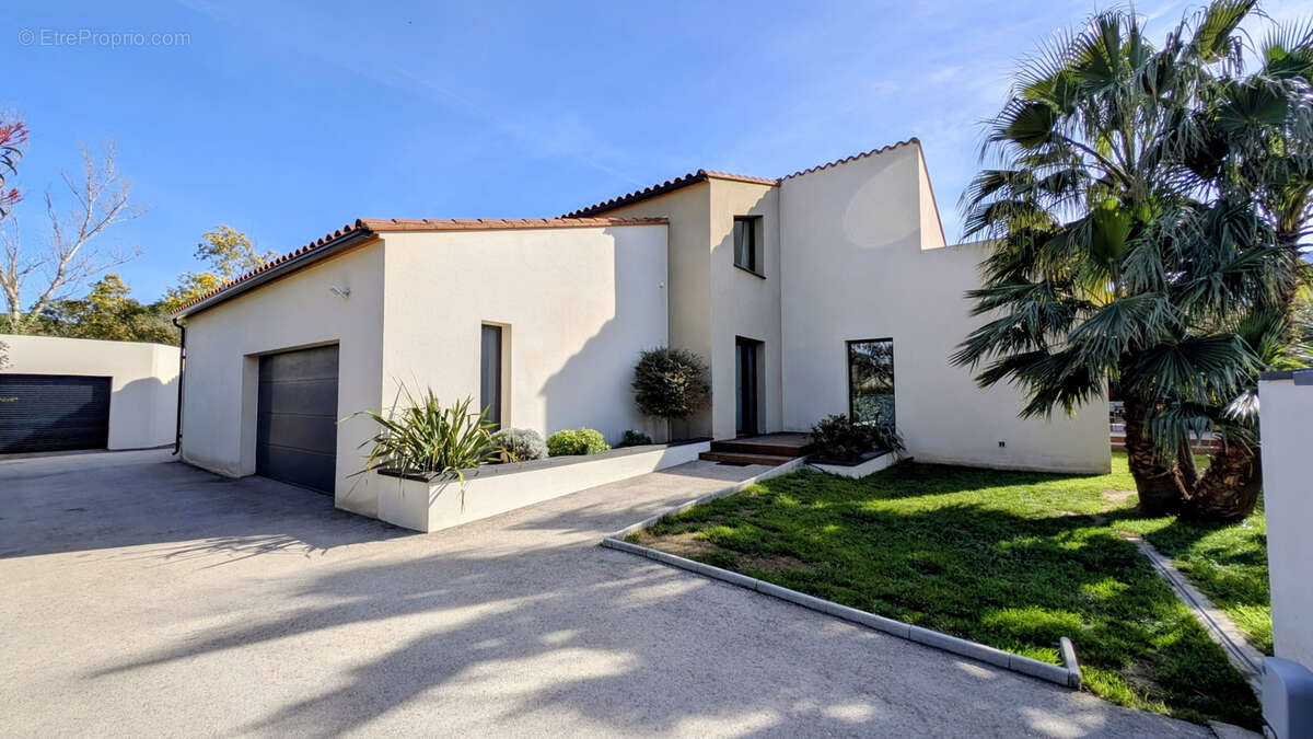 Maison à SAINT-GENIS-DES-FONTAINES