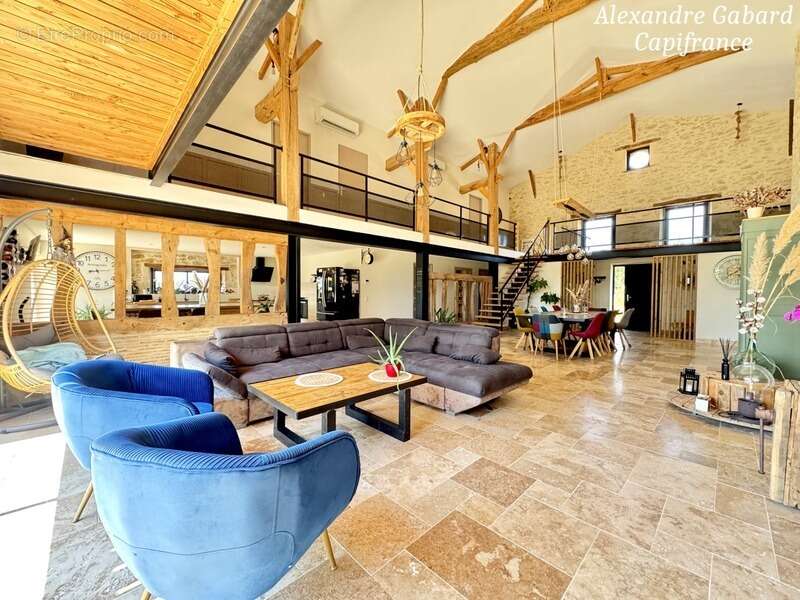 SUD REOLAIS - Maison en pierre rénovée - 7 chambres - Terrain 5 000 m² - Piscine - Dépendances - photo 4