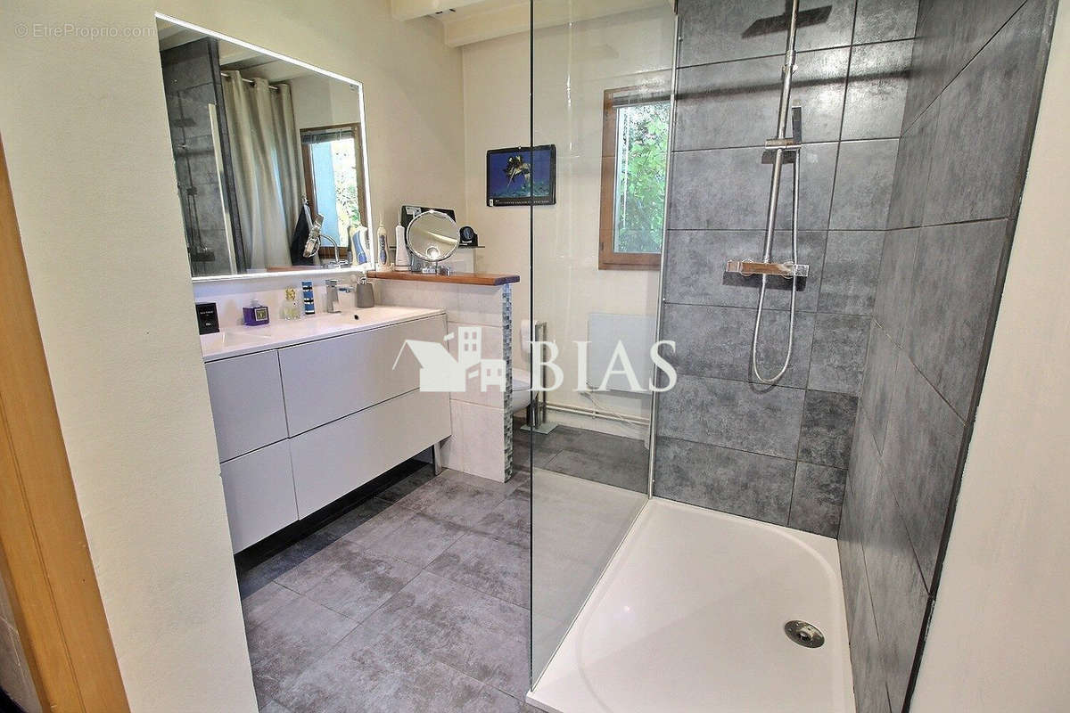 Maison à NEUVILLE-FERRIERES