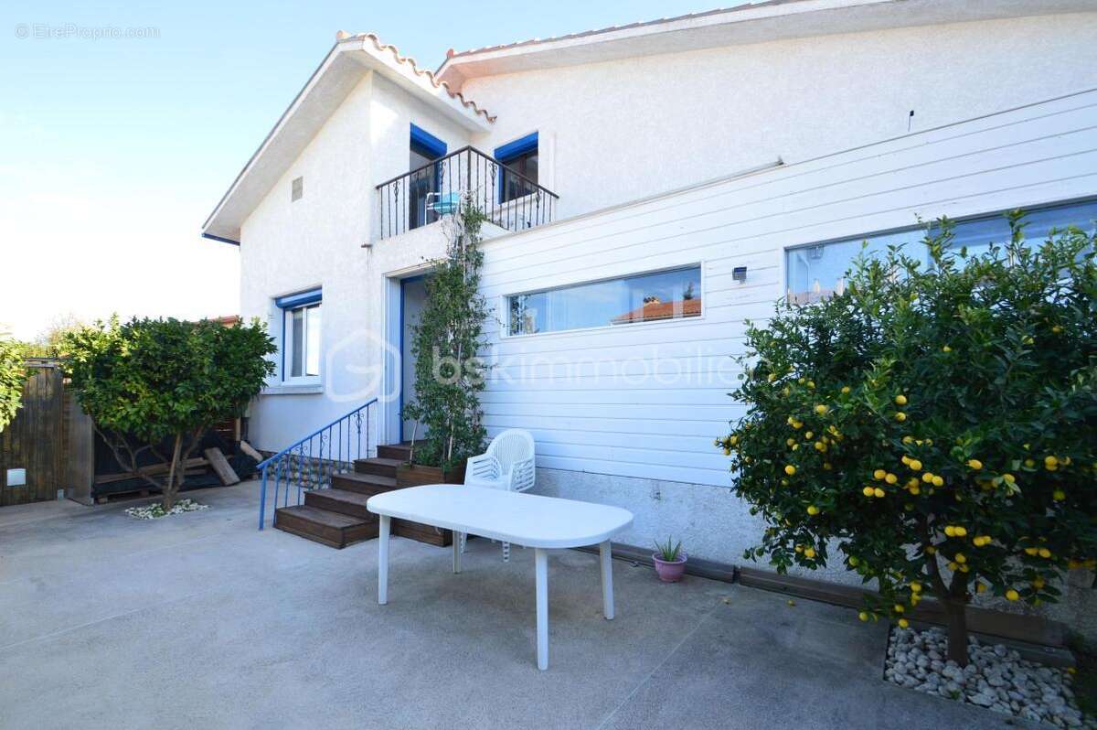 Villa T7 avec piscine, appartement à l'étage et un studio - photo 2