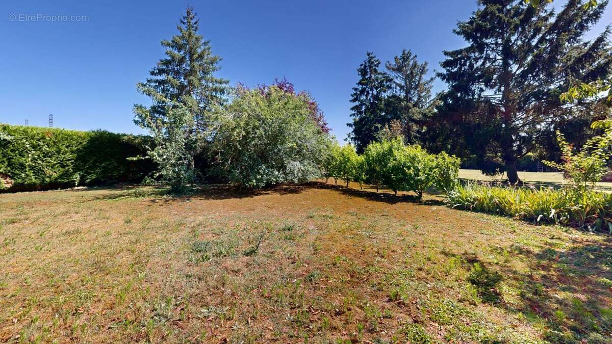 Maison avec dépendances et terrain constructible à Toury - photo 3