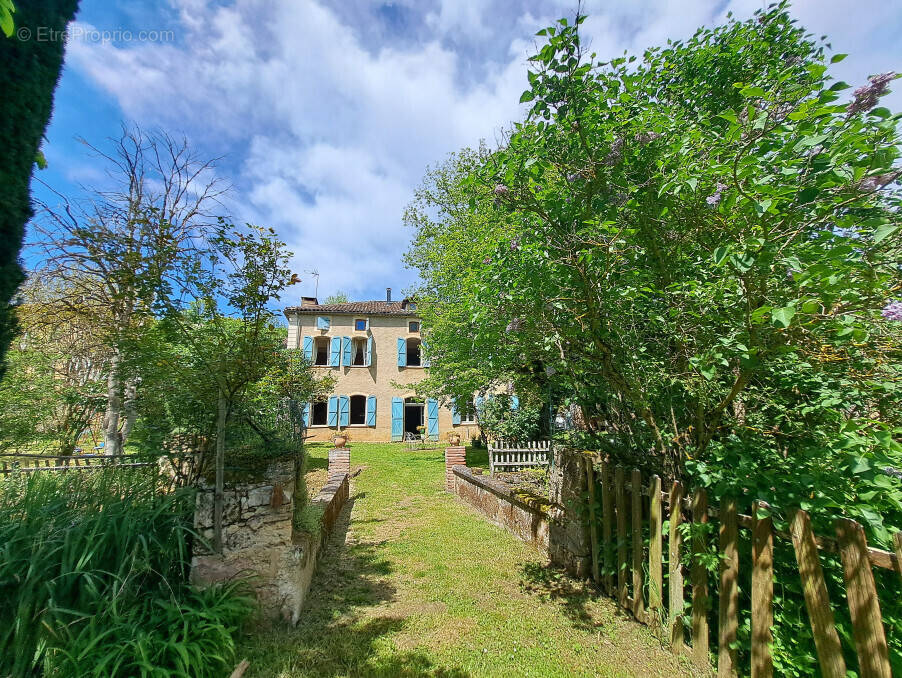 Maison à AURIGNAC
