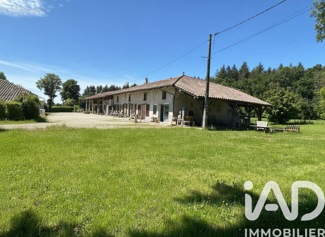 Photo 2 - Maison à SAINT-ETIENNE-DU-BOIS