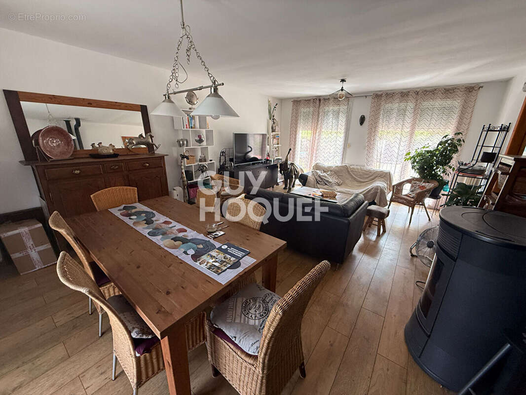 Maison située à Veneux Les SablonS 5 pièce(s) 131 m2 avec 4 chambres dans un quartier calme et à proximité de la gare SNCF - photo 9