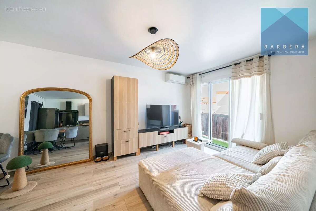 Appartement à SAINT-LAURENT-DU-VAR