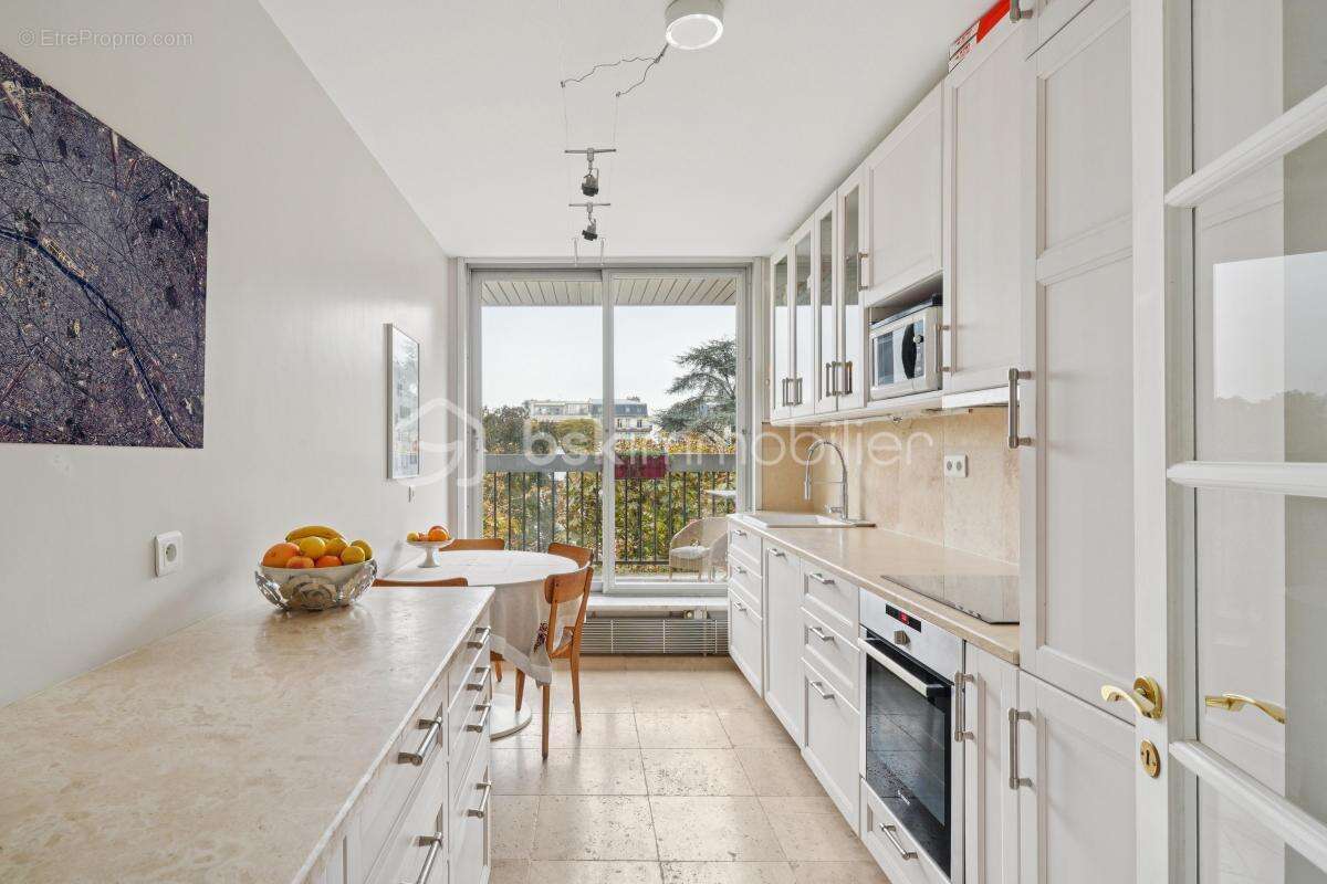 Appartement à NEUILLY-SUR-SEINE