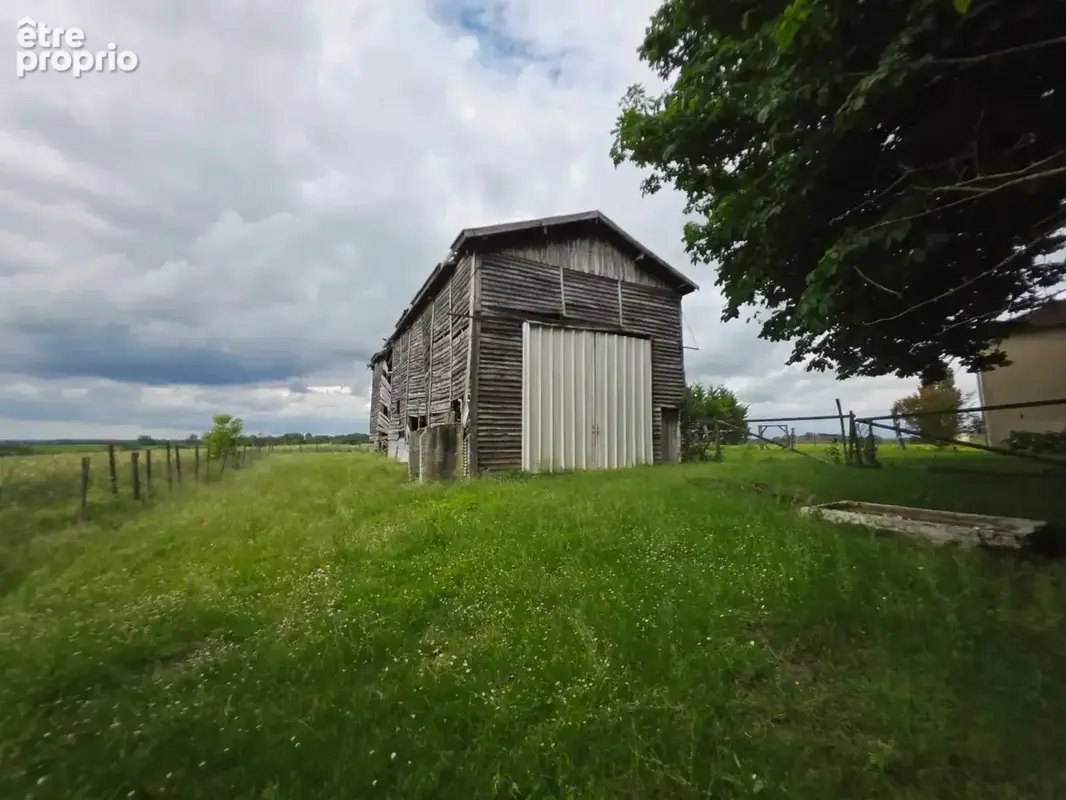 Maison de campagne avec dépendances et terrain proche des commodités - photo 10