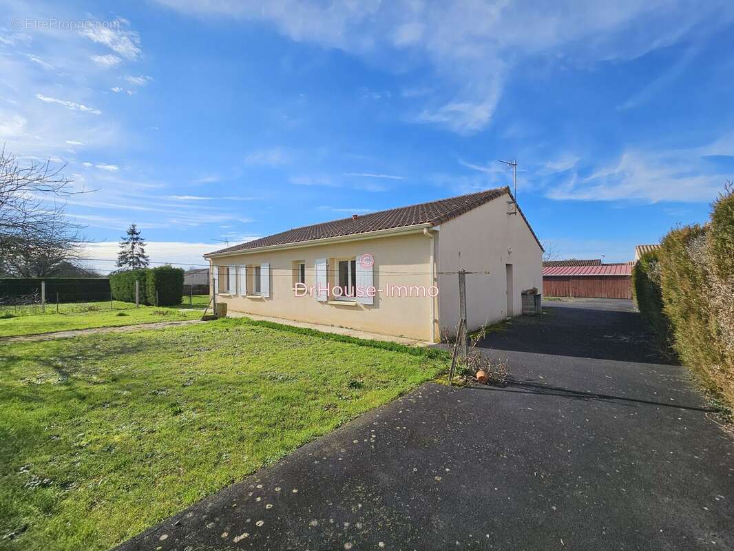 Maison à MOUGON