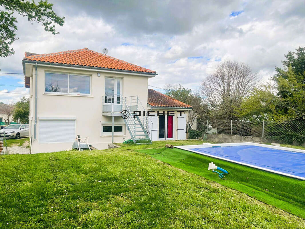 Maison à RUELLE-SUR-TOUVRE