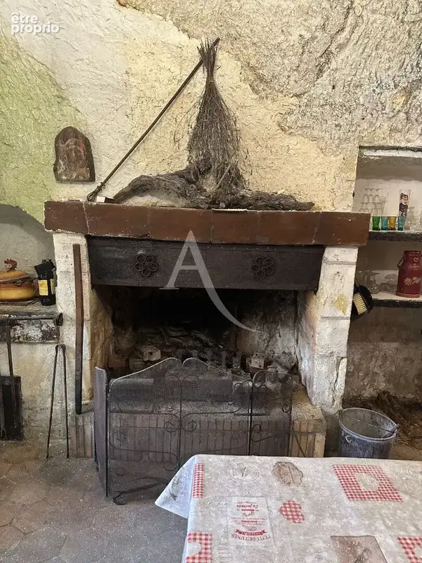 Cave troglodyte avec extérieur et stationnement ! - photo 4