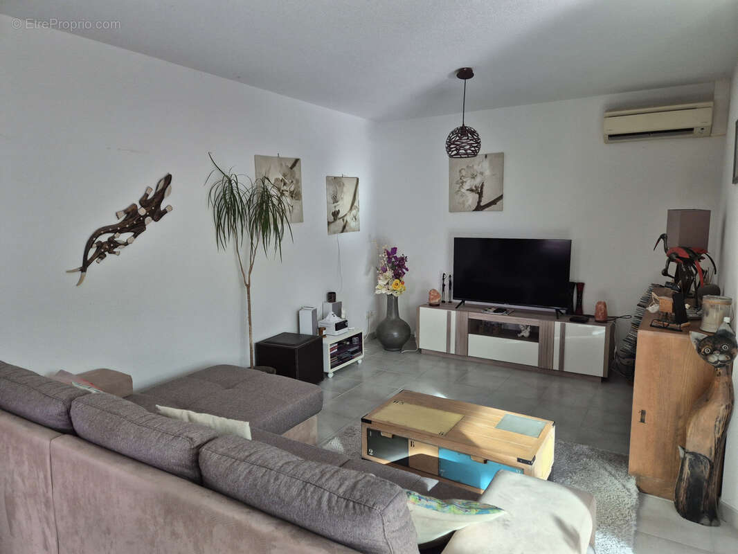 Maison à SAINT-LAURENT-DE-LA-PREE