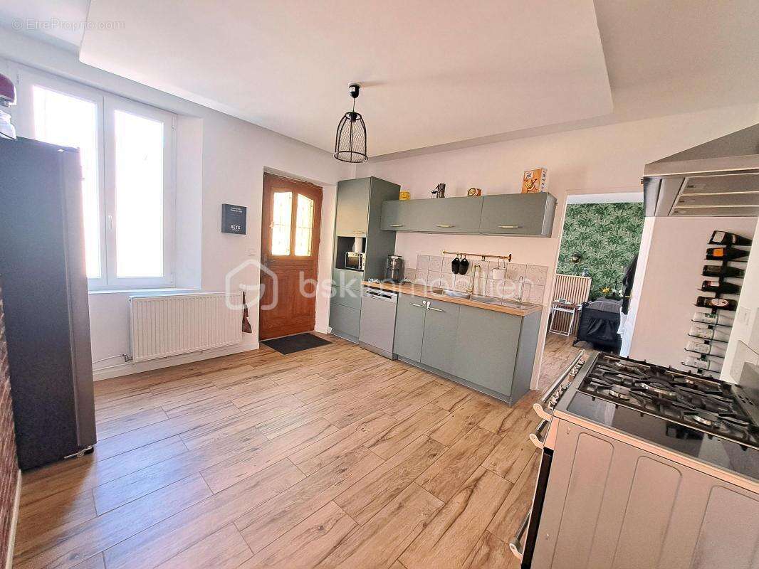Maison renovee en briques avec entree sous porche et rentabilitee assuree - photo 9