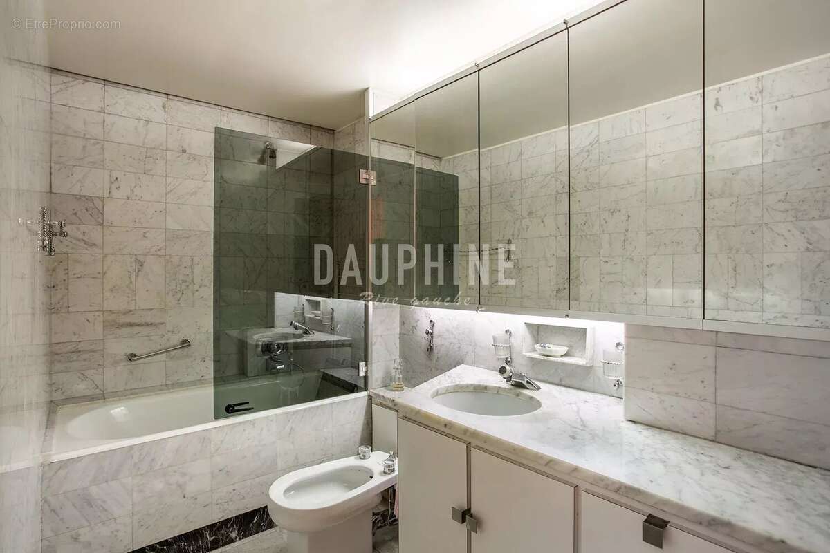 Appartement à PARIS-7E