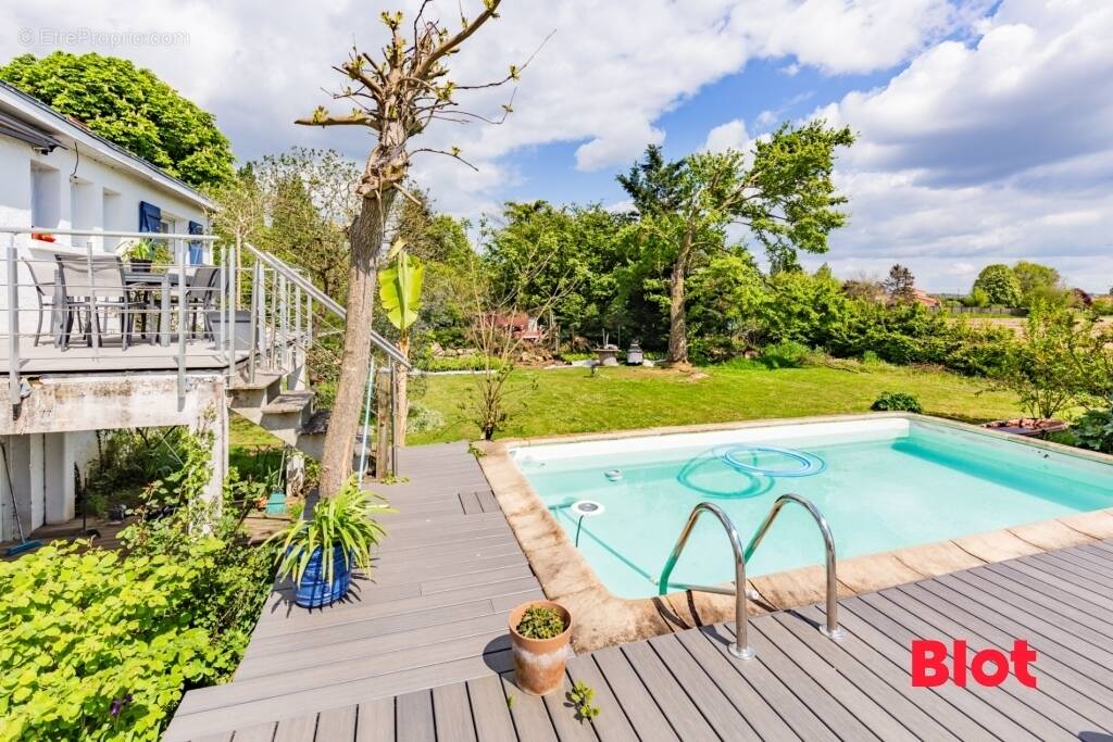 Maison à SAINT-JULIEN-DE-CONCELLES