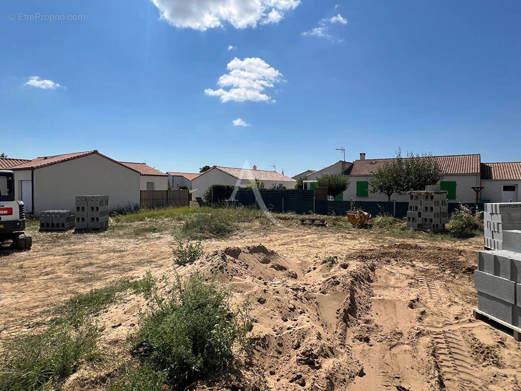 Terrain à LONGEVILLE-SUR-MER