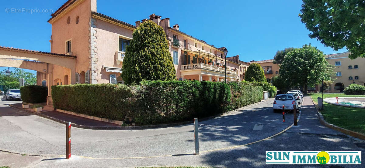 Parking à VILLENEUVE-LOUBET