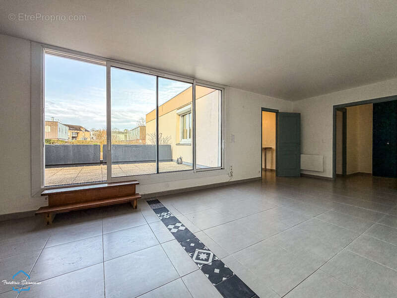 Appartement à SAULX-LES-CHARTREUX