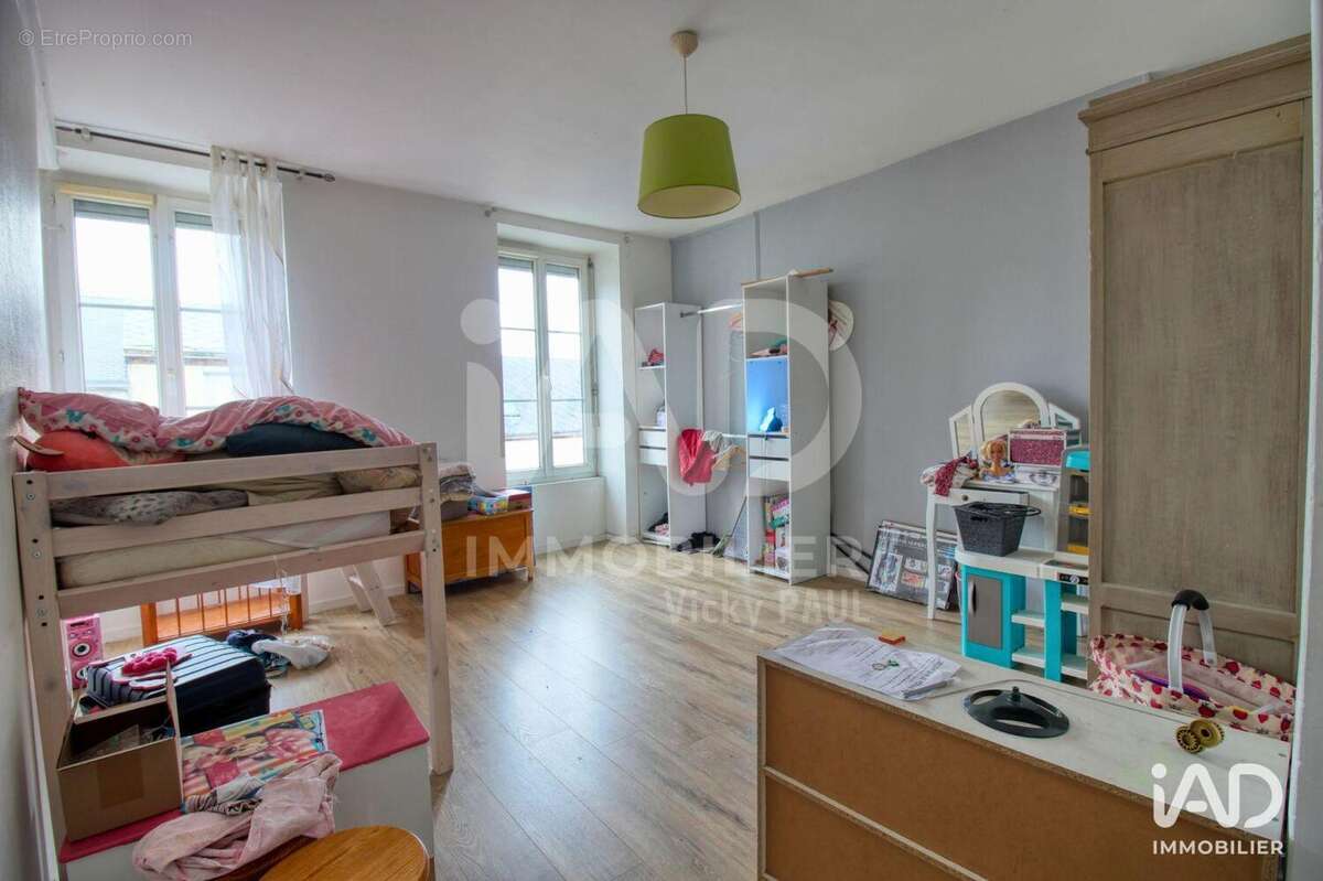 Photo 8 - Commerce à NEUVILLE-AUX-BOIS