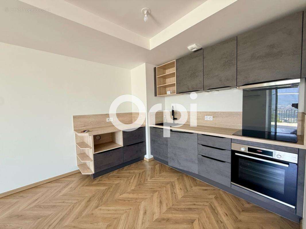Appartement à LA COMBE-DE-LANCEY