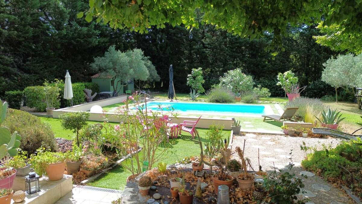 Mas provençal de 281 m² avec piscine, dépendance et parc sans vis-à-vis - photo 4
