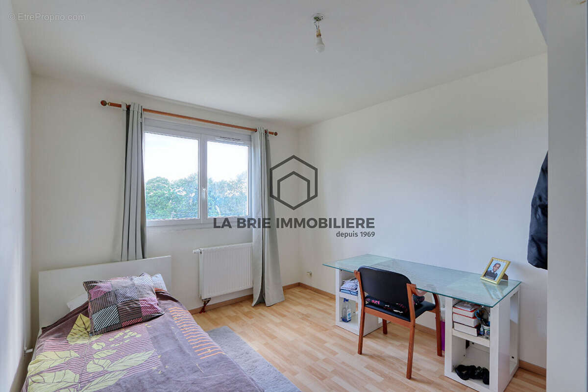 Maison à MANDRES-LES-ROSES