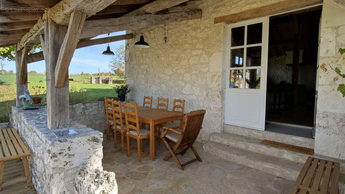 Maison à MONTAIGU-DE-QUERCY