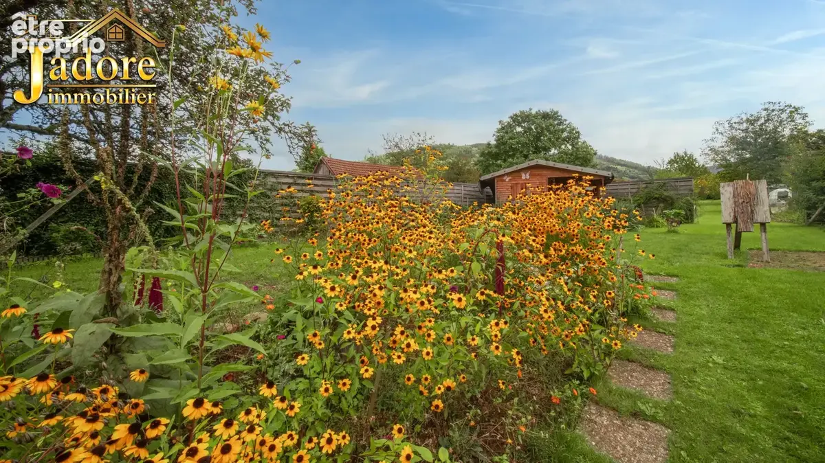 Immeuble + garages + annexes - photo 3