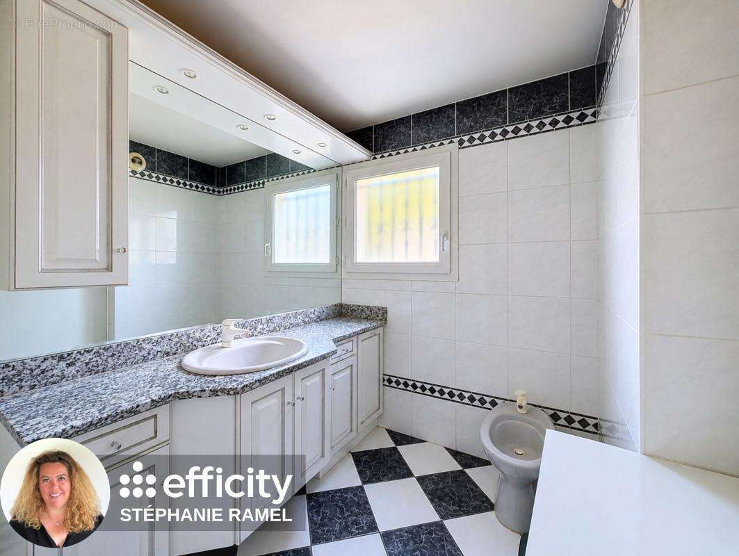 Maison 170 m² à Cluses  - photo 10