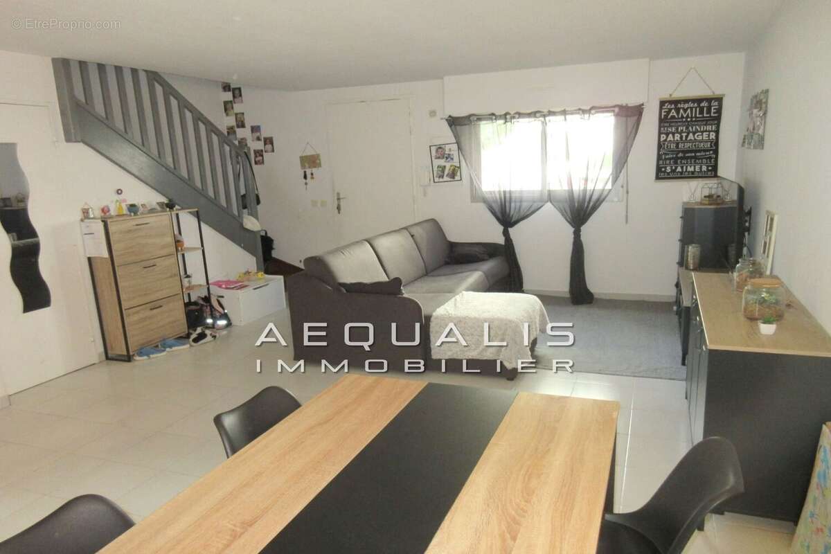 Appartement à SAINT-LAURENT-DU-VAR