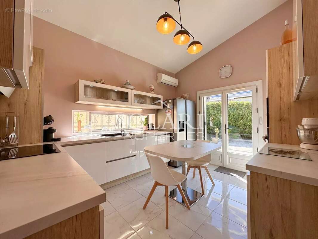 Maison à MANDELIEU-LA-NAPOULE