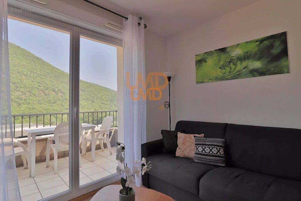 Appartement à AVENE