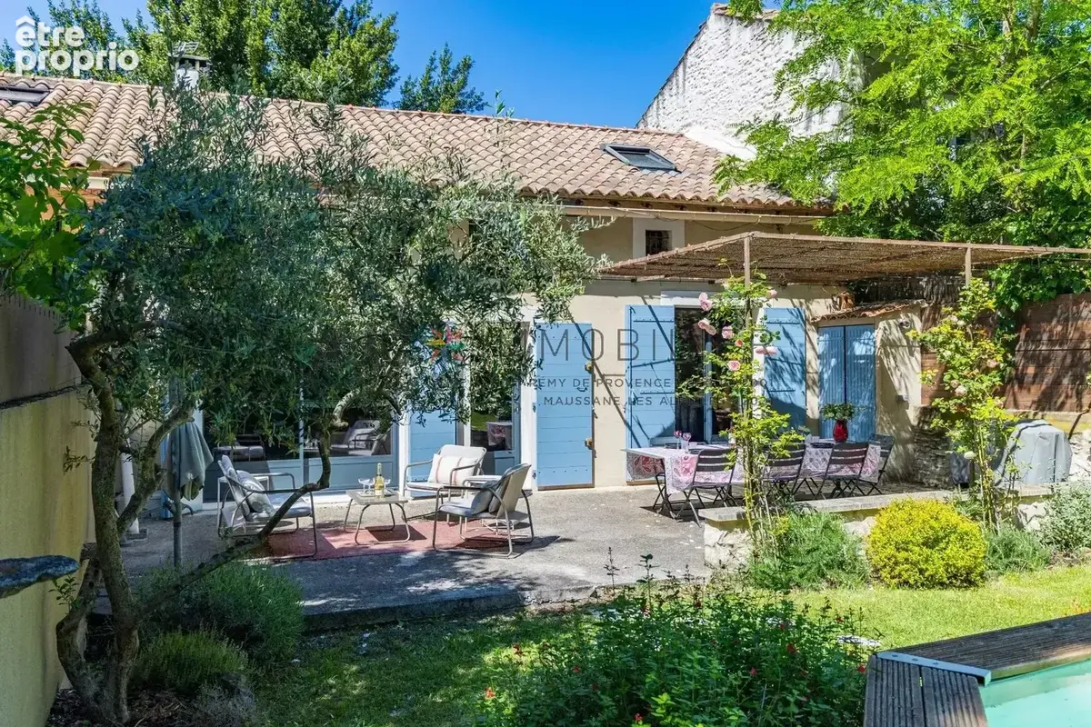 Saint-Rémy-de-Provence – À pied du centre, une maison rénovée au charme de la campagne - photo 5