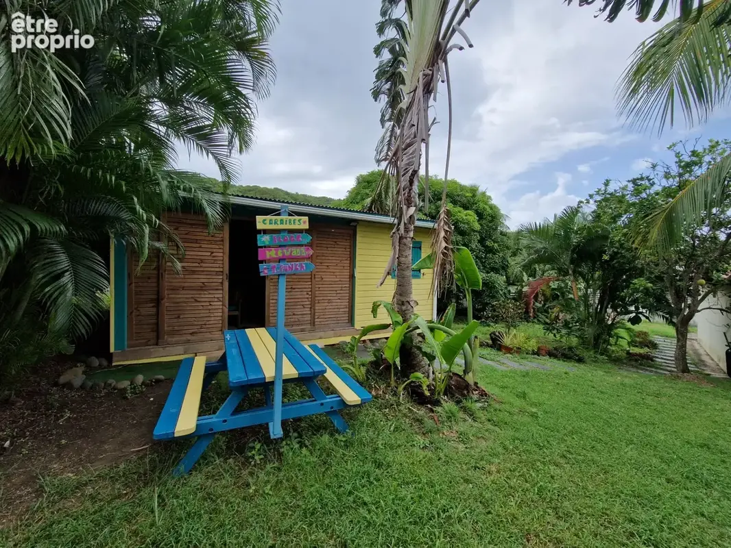 DESHAIES, Villa plage à pied, 2 bungalow, garage et piscine, sur 1 965 m² de terrain arboré - photo 14