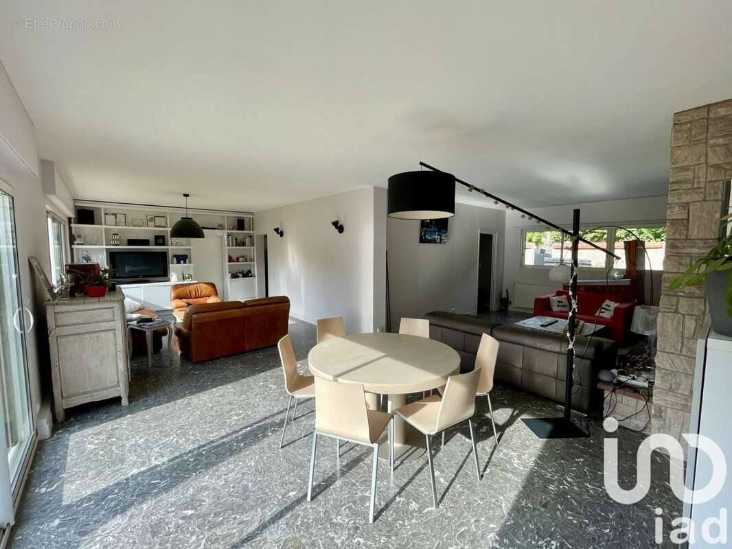 Maison 187 m² à Soisy-Sur-Seine  - photo 6