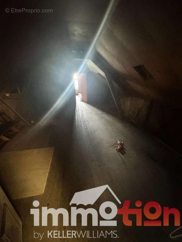 Commerce à FEUQUIERES-EN-VIMEU