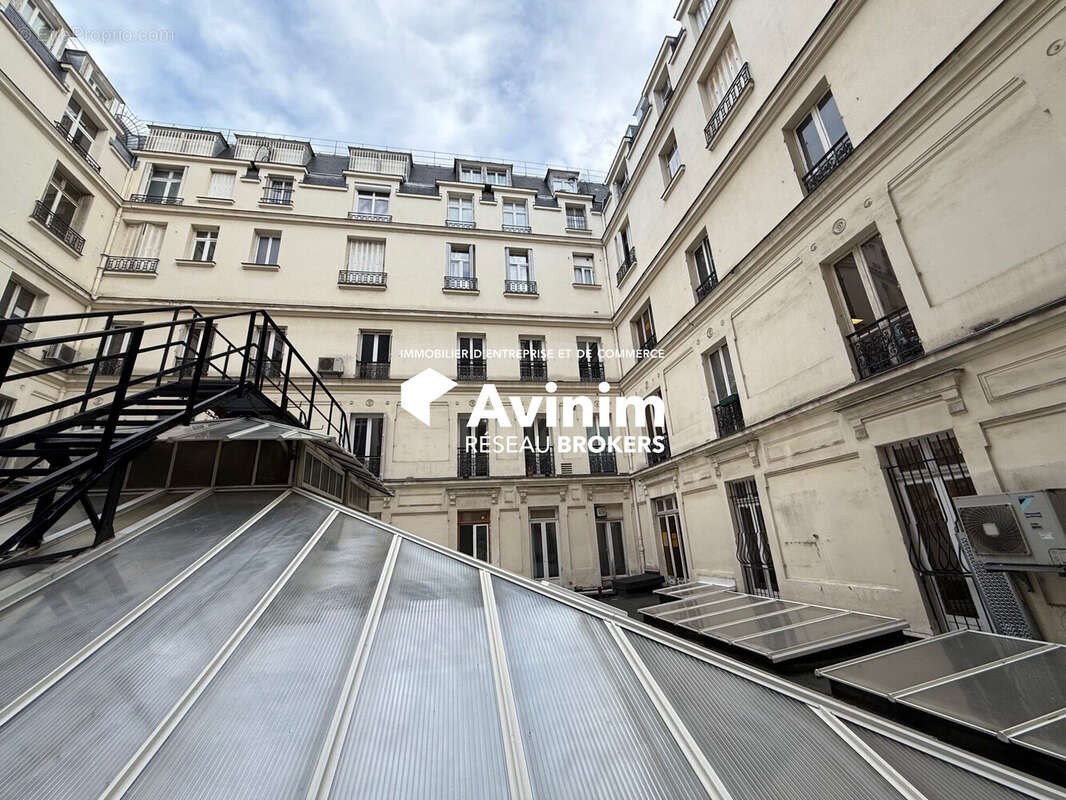 Commerce 56 m² à Paris-8e  - photo 5