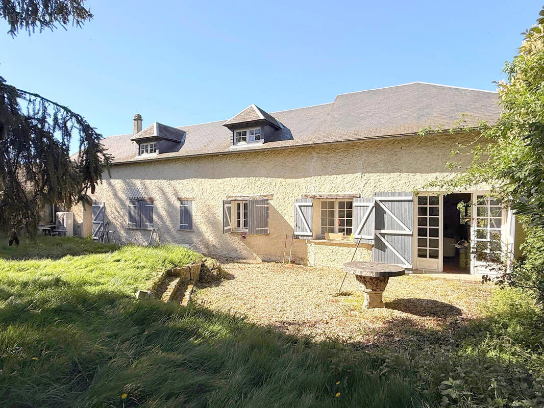 Maison à HOUDAN
