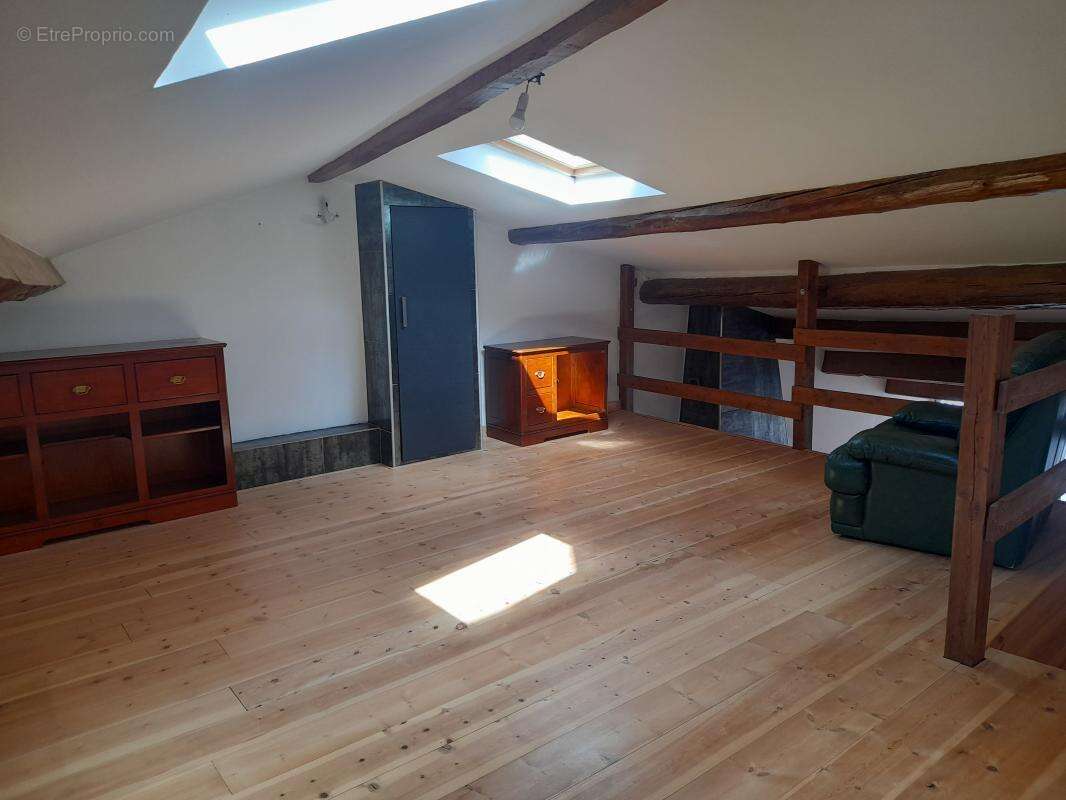Appartement à VINON-SUR-VERDON