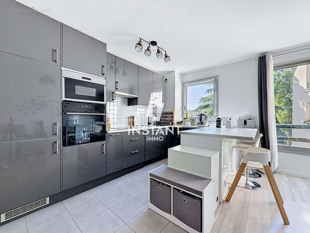 Appartement à CHARENTON-LE-PONT