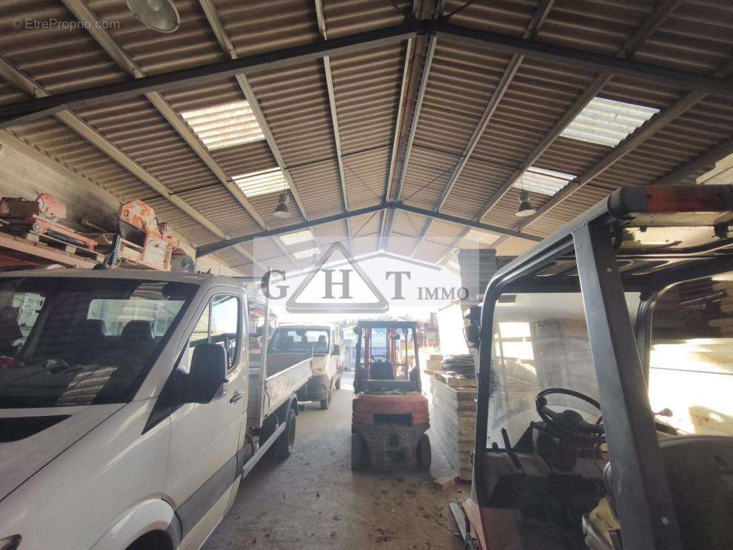 Commerce à TOURRETTES