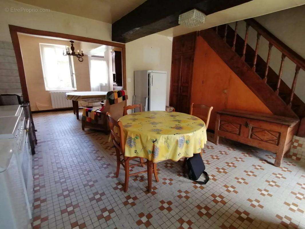 Maison à SAINT-SULPICE-LES-FEUILLES