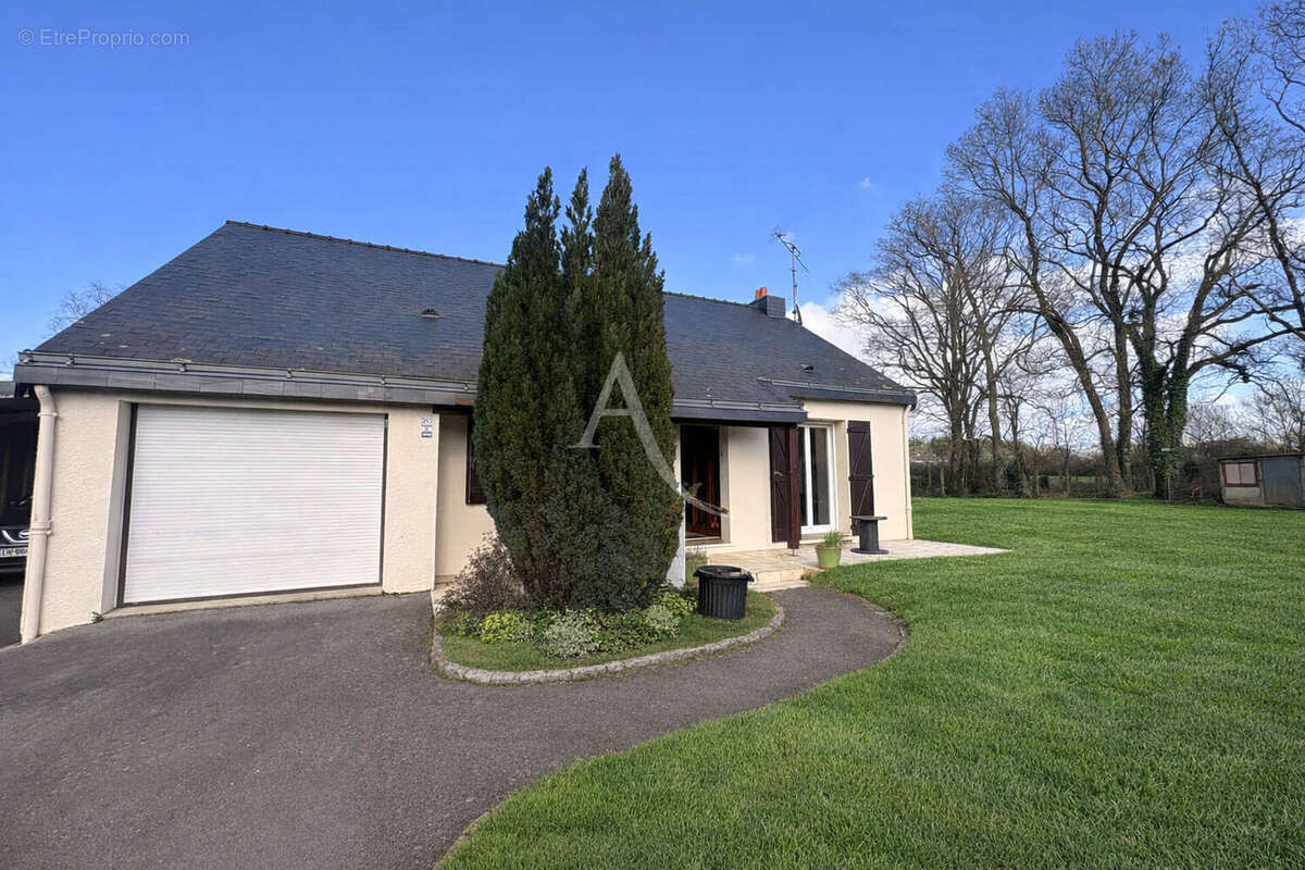 Maison à DONGES