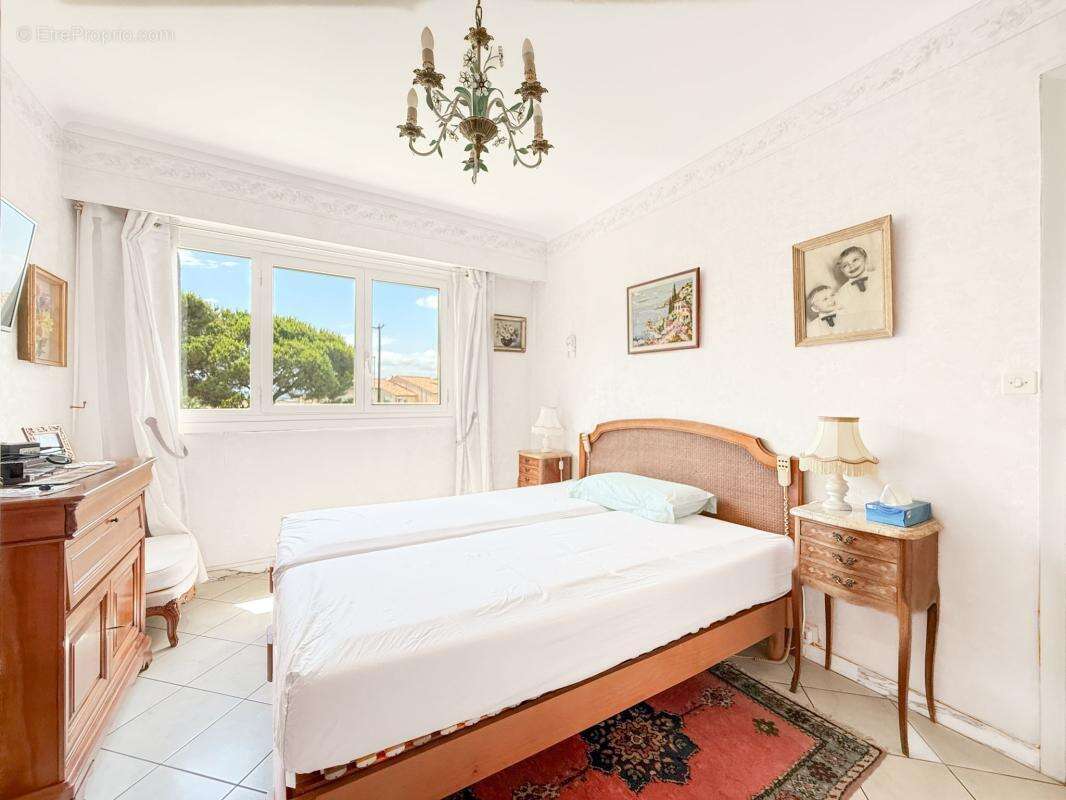 Appartement à SAINT-LAURENT-DU-VAR