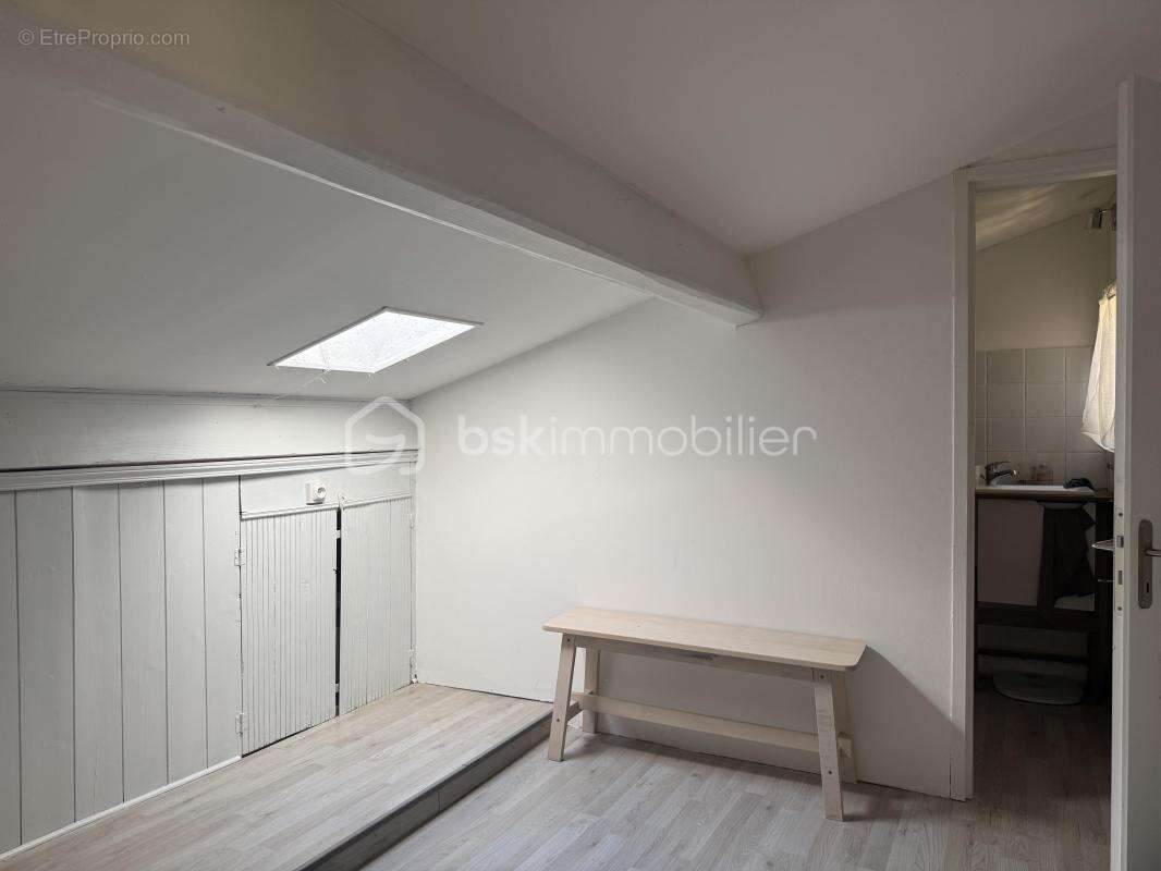 À La Roquebrussanne ( 83136), maison de charme dans un écrin de nature avec panorama exceptionnel, grand terrain et piscine - photo 18