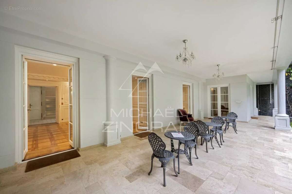 Maison à NEUILLY-SUR-SEINE