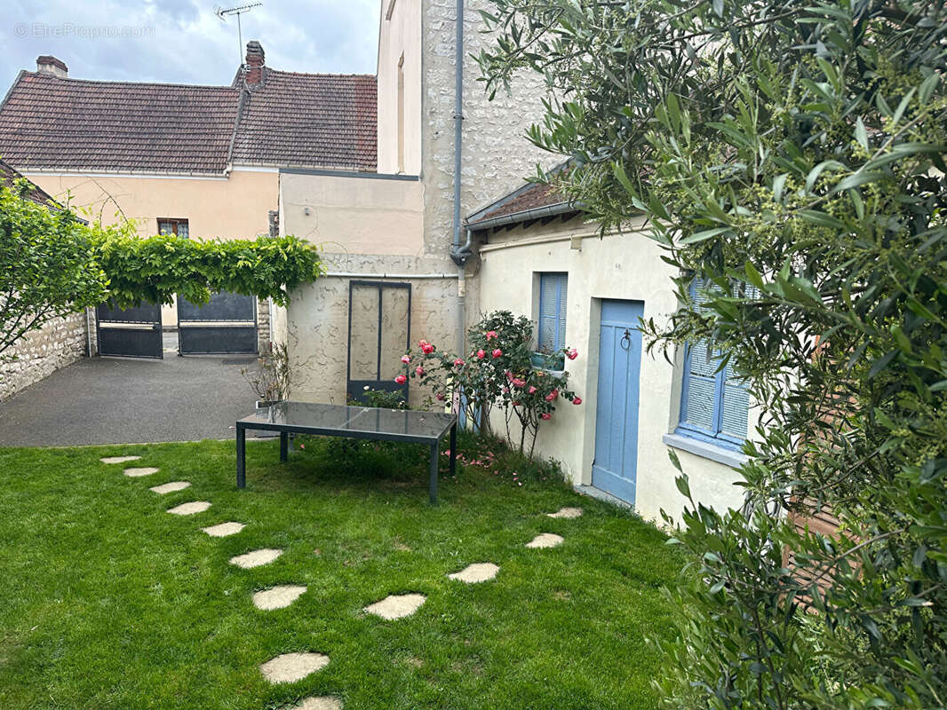 Maison à FOLLAINVILLE-DENNEMONT